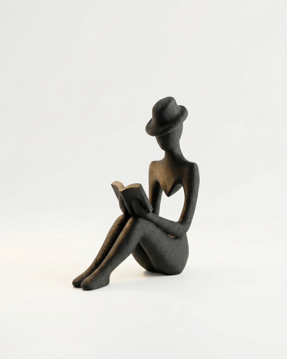 Statuette Décorative “L’Élégance Littéraire”